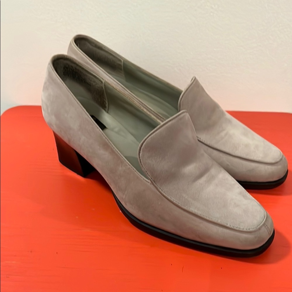 AEROSOLES 90’s Vintage light Gray Chunky Heels